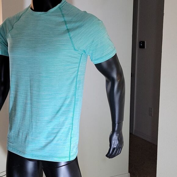 BRAND NEW SEAMLESS PERFORMANCE LAYER 8 QWICK-DRY T-SHIRT - Picture 9 of 15